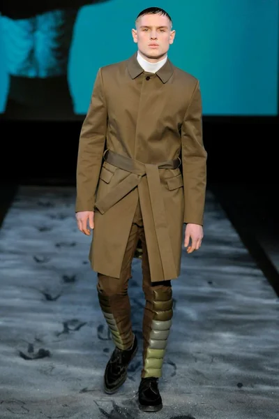 Look 17